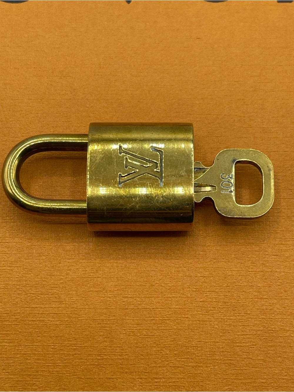 Louis Vuitton Lock and Key set #301 Gold Tone Cadena for Speedy Alma Bag LV🔐 - Picture 2 of 9